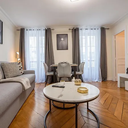 Cia - Rue Du Colisee, Near Champs Elysees Paris